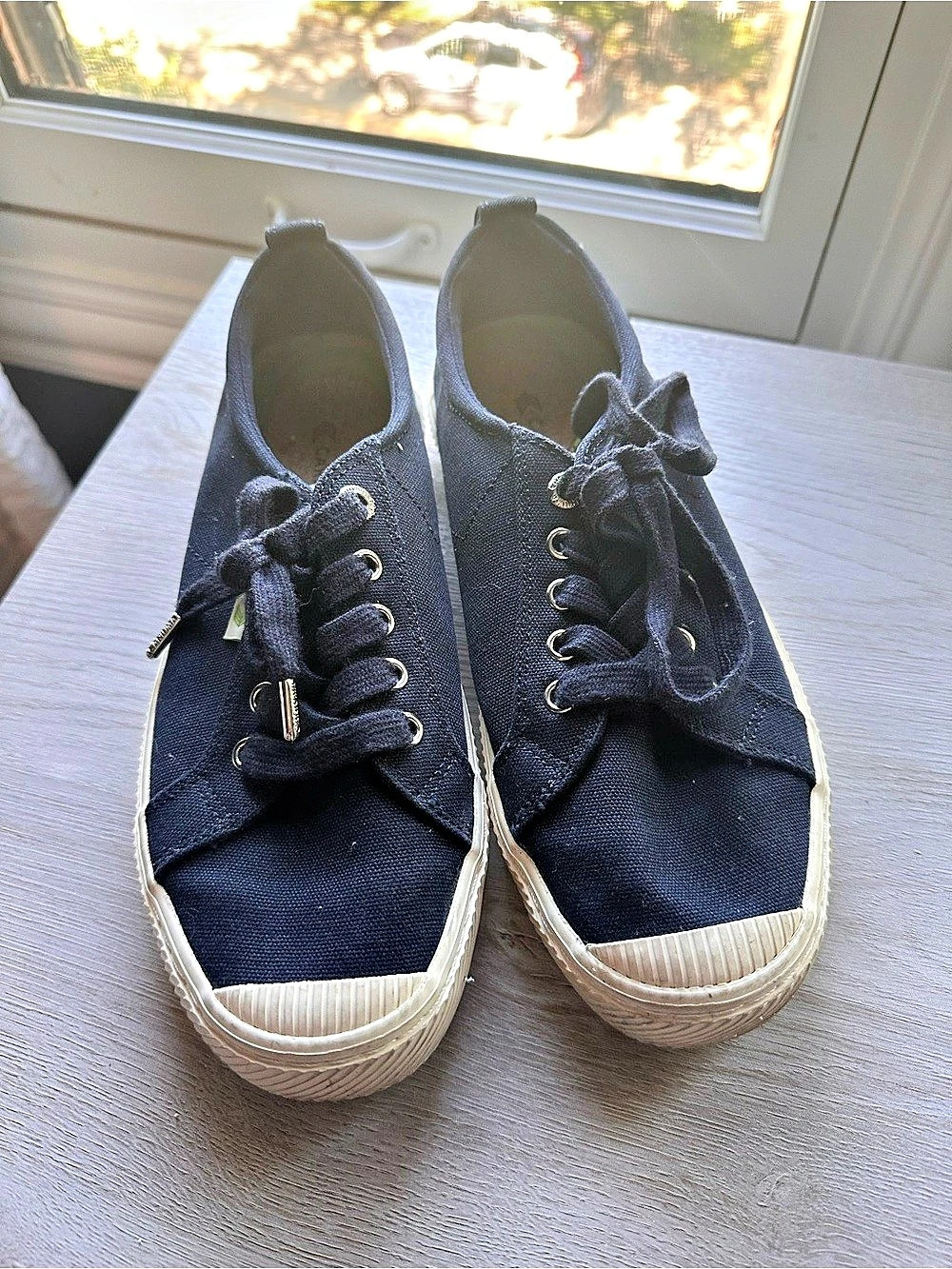 Cariuma OCA Low Navy Canvas Sneakers Women’s 9 Men’s 7.5 Sustainable